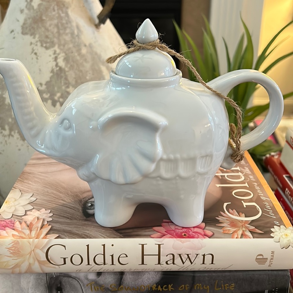 Elephant tea pot